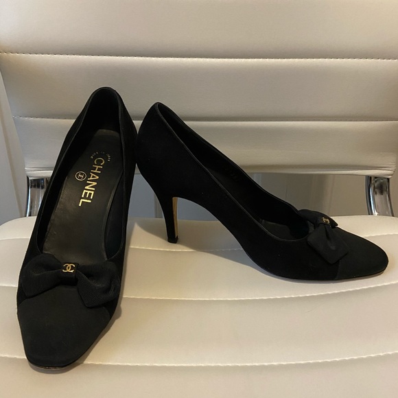 CHANEL Shoes | Black Cap Toe Bow Shoes Gold CC - Picture 2 of 5